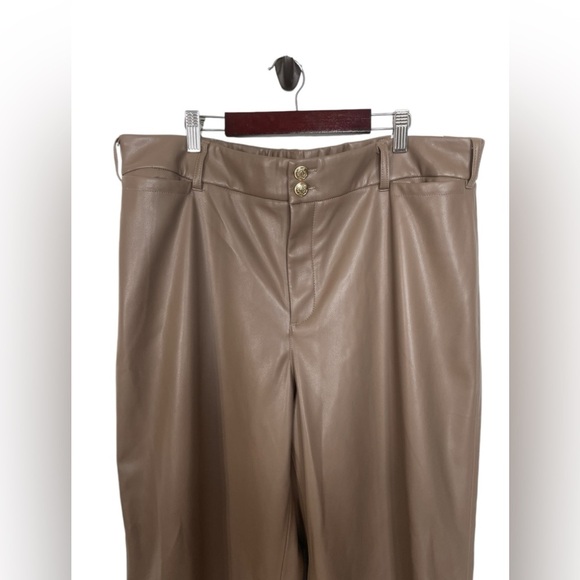 NWOT Chico’s Faux Leather Wide Leg Cropped Pants Tan Fall Fashion Size 3 (16) - Picture 2 of 11